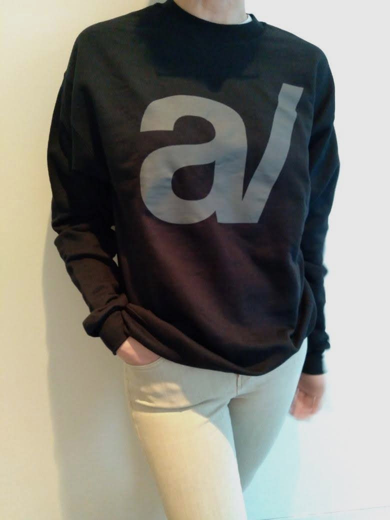 a/ sweatshirt